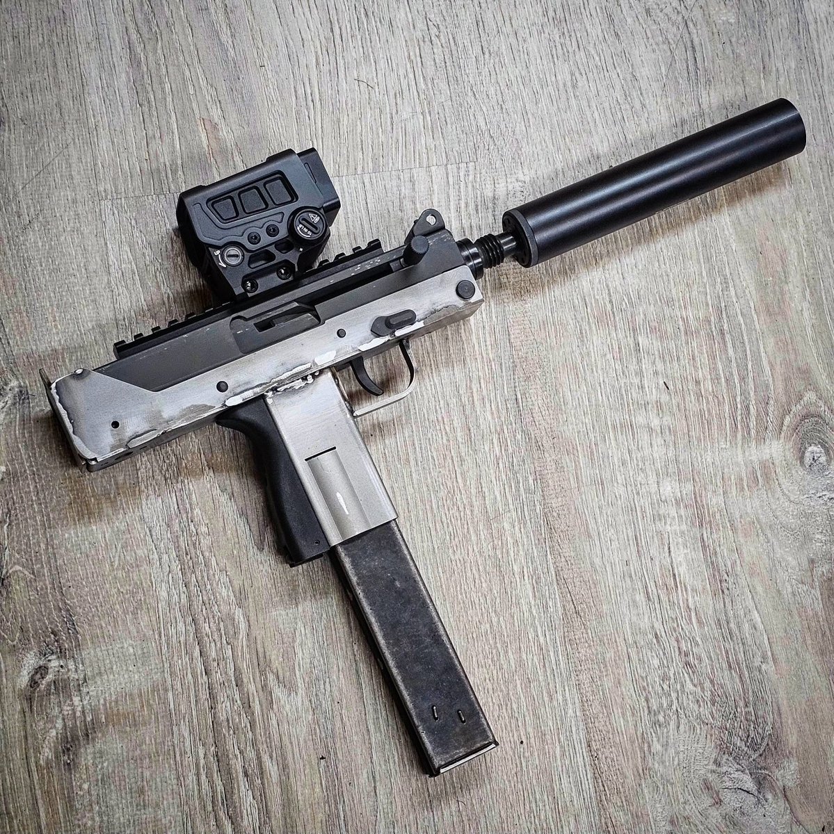 Mr.Snow.Makes tweet media