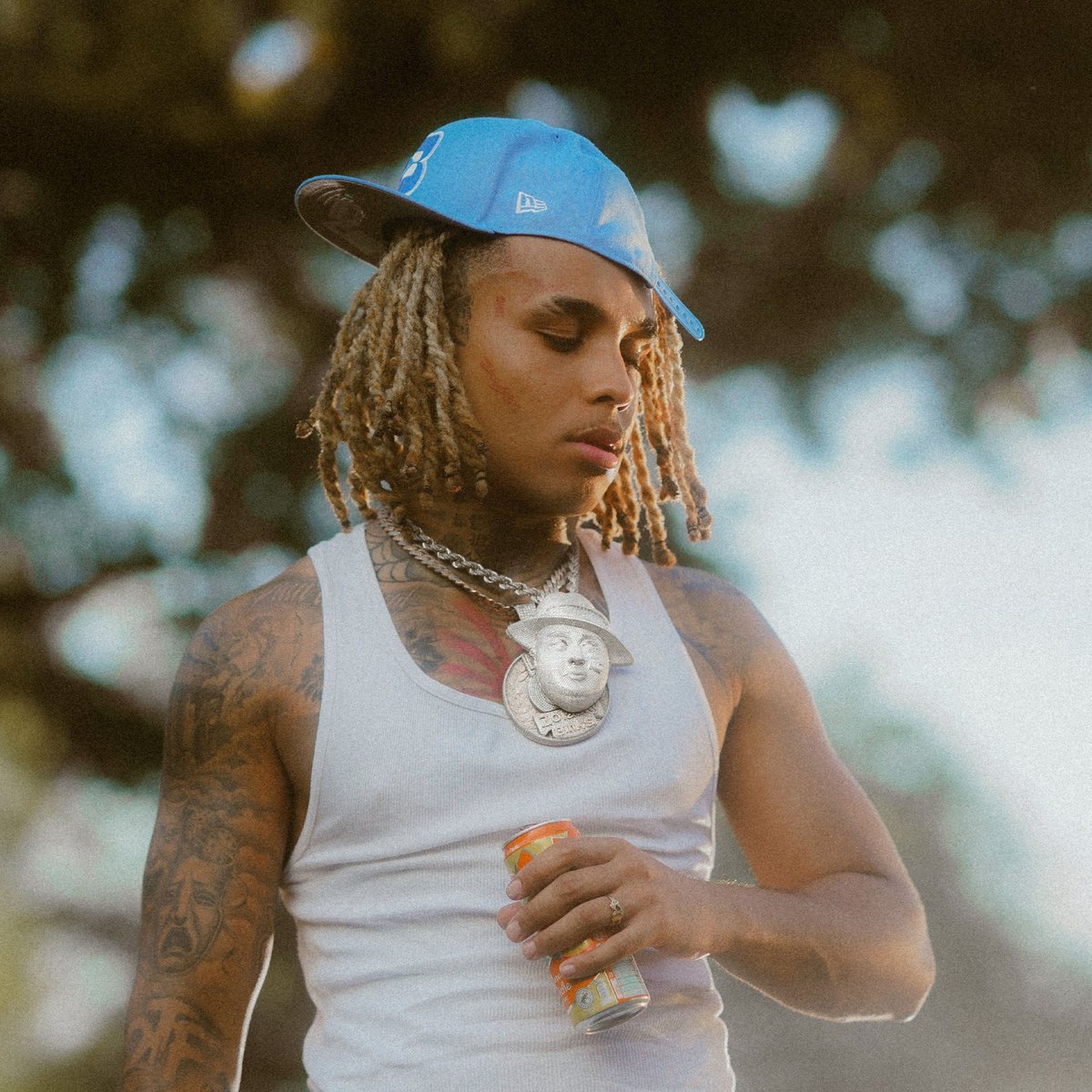 🗣️ ZOLA à propos de sa situation :

“Je sais que vous savez que ce qui est écrit dans les médias n’est pas toujours la réalité. 

Il faut savoir que ça fait des années que des gens essaient de s'introduire chez moi, que je déménage pour lutter contre ça.

Cela n'excuse en rien ce