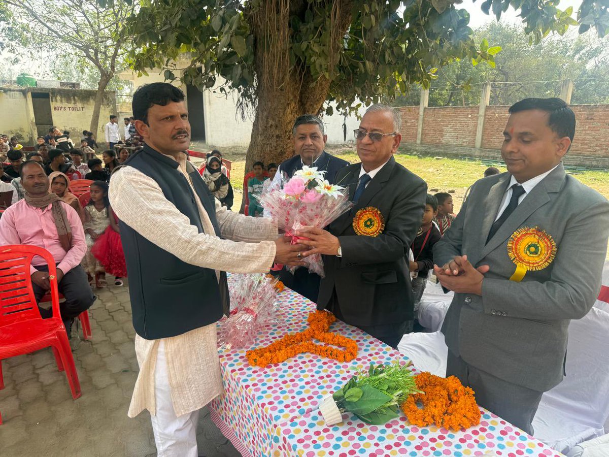महर्षि पब्लिक स्कूल एंड इंटर कॉलेज, पश्चिम शरीरा (कौशाम्बी) के वार्षिकोत्सव समारोह में मुख्य अतिथि के रूप में सहभागिता कर विद्यार्थियों के उत्साह, अनुशासन एवं प्रतिभा से अत्यंत प्रसन्नता हुई।
विद्यालय परिवार को सफल आयोजन हेतु हार्दिक शुभकामनाएँ।