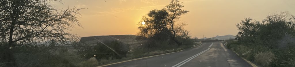 l5l9_'s tweet photo. أتوه بـ رحلة ايامي و لا مِن تهت كيف ادل ؟
أشوف العمر شمسه لـ البعاد تلوح مكسوفه. https://t.co/X6THIjJ3vv