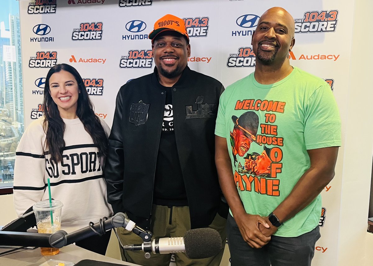 thescorechicago's tweet photo. 5 On It

How concerned are you about the #Bears taking the North in 2025…only to give it back in 2026?

@leilarahimi, @mharrisonair &amp; @HerbHoward411 answer this question and more! @thescorechicago

🎧 https://t.co/8am8qI0UKV
💻https://t.co/vwfNUP4Dui https://t.co/iSH39vhvzw