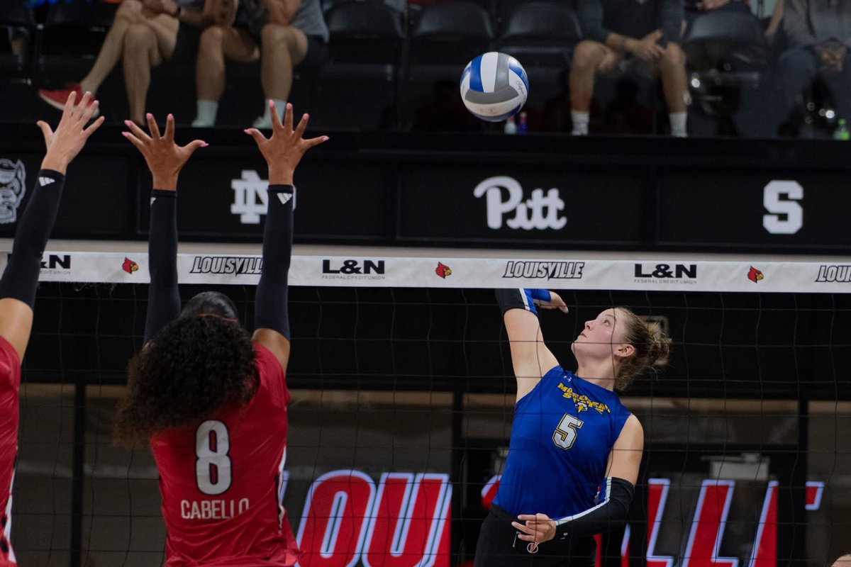 MSUEaglesVB's tweet photo. Throwback to opening weekend at Louisville from the fall! 👏👏 https://t.co/EdZYjhkFaO