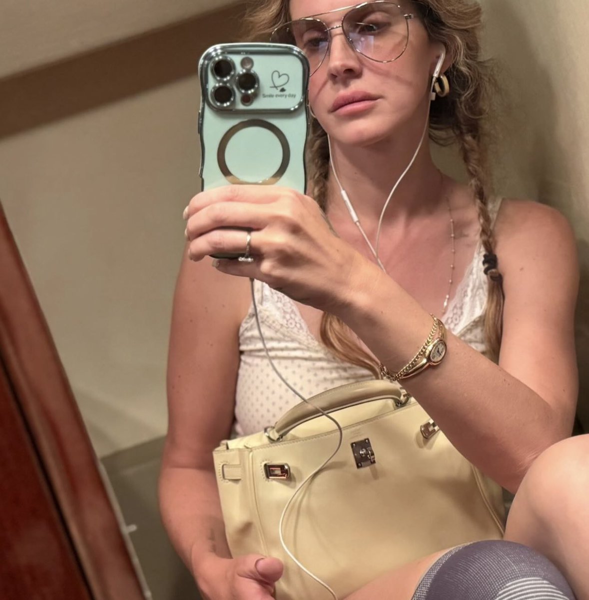 lanabrasil's tweet photo. “Nossa, tem sido cansativo aparecer em todos os lugares só para provar que sou normal.”

— Lana Del Rey via Instagram https://t.co/cLqscxbbpp