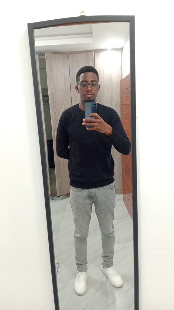 StuartStuart14's tweet image. Danny Kaya: Ka Last Boyii
My Father: Say No More 

That's how my mother's career ended with a handsome overweight baby boy. Uncle Stu 🙏❤️