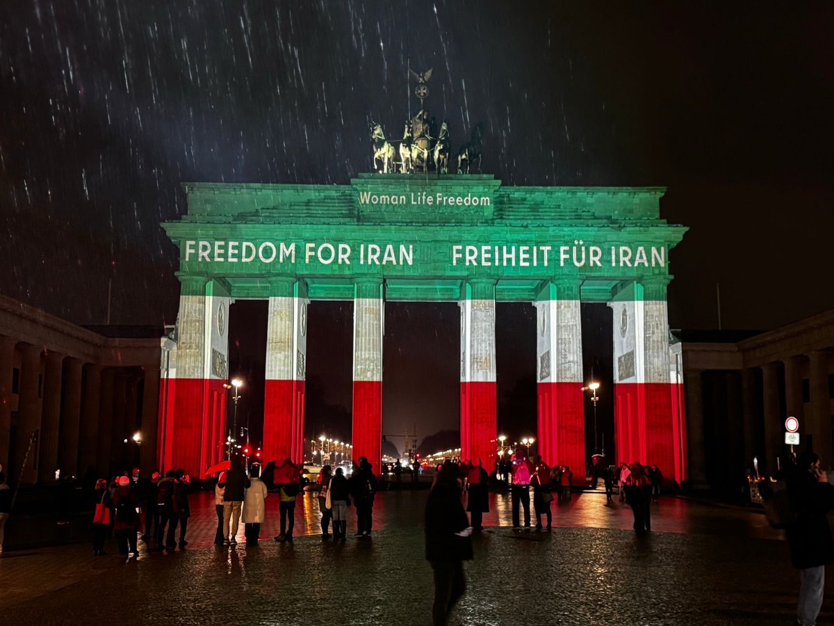 Freiheit für Iran! 

2026: Das Jahr, in dem die Diktatur fällt.

Sie können Tausende töten, aber die Idee stirbt nicht #FreeIran. Jetzt am Brandenburger Tor. Danke an die <a href="/RegBerlin/">Senatskanzlei Berlin</a> . Wir haben sowas besonderes sehr gerne unterstützt. Für die Menschen. Für die Toten. Für die