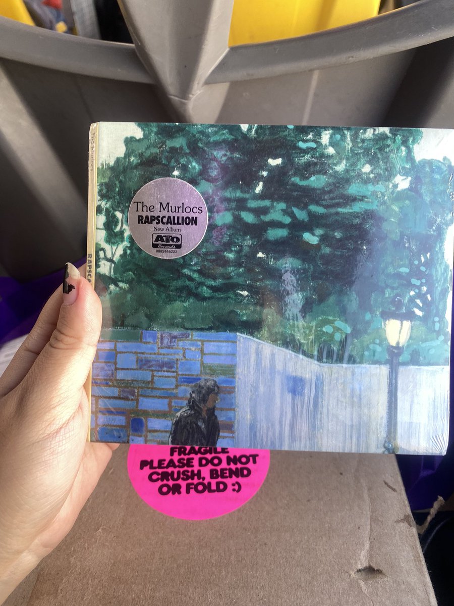 Opening the package i just picked up in the bus like it's nbd but OMG HIIIII RAPSCALLION