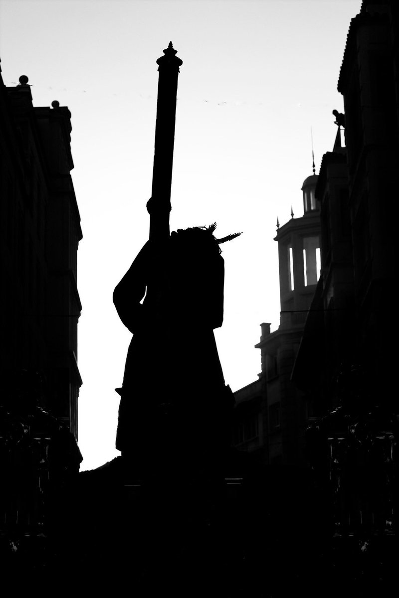 Hace unas semanas recibimos una de las noticias que marcan esta temporada tan especial:

Seremos los pies del Nazareno de Viñeros el próximo Miércoles de Ceniza.

Sí, como bien leéis, creo que aún no somos conscientes de la magnitud y la responsabilidad que ello supone. No solo