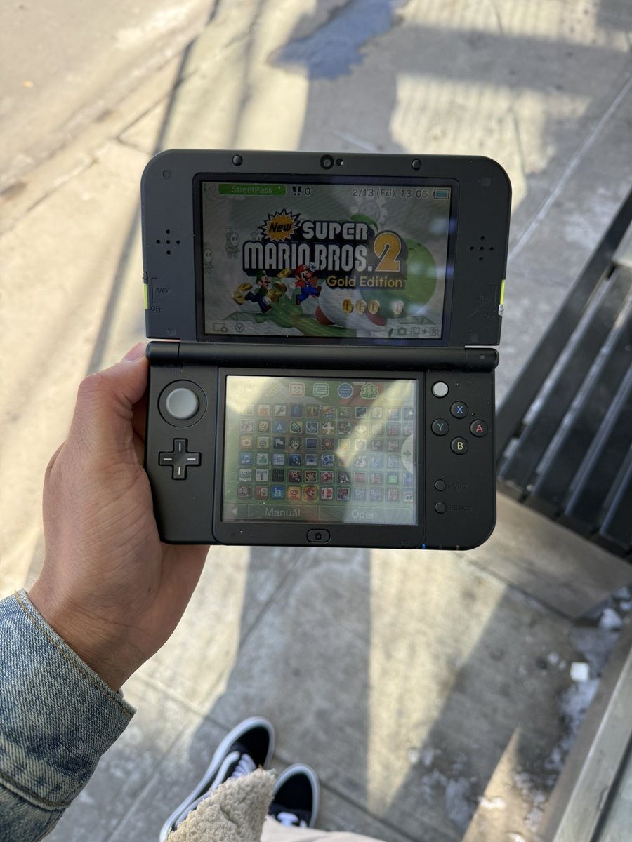 Aescano's tweet image. Back to classics…

Von Dutch
Swatch
Vans
iPod
Nintendo 3DS

 #NYC 🫰🏽😮‍💨