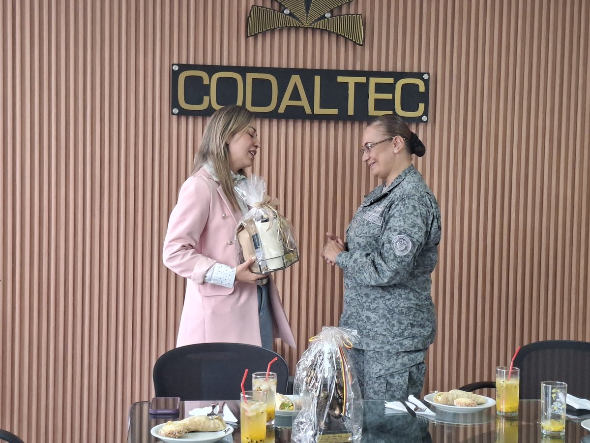 Codaltec's tweet photo. Agradecemos a la doctora Stefanía Jiménez Caizales, Directora del Centro Corporativo del GSED, por el apoyo y las gestiones realizadas en favor de CODALTEC.
Le deseamos muchos éxitos en esta nueva etapa.
#Reconocimiento #SectorDefensa #CODALTEC https://t.co/zV1KDz3fcd