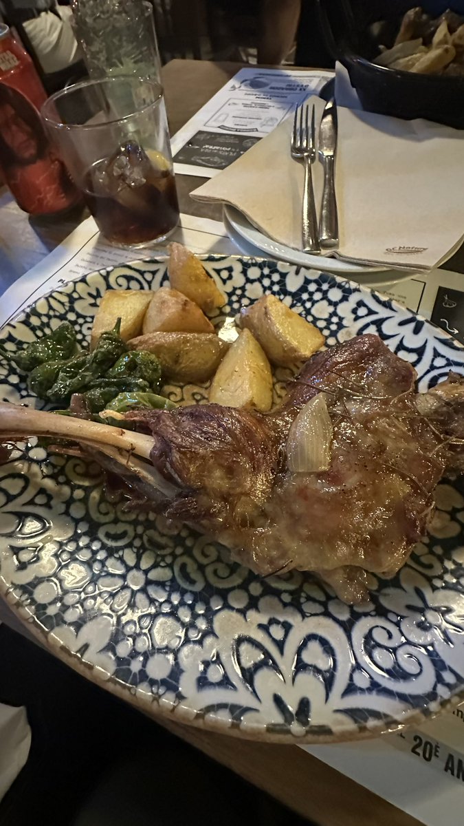 Perdón voy a almorzar