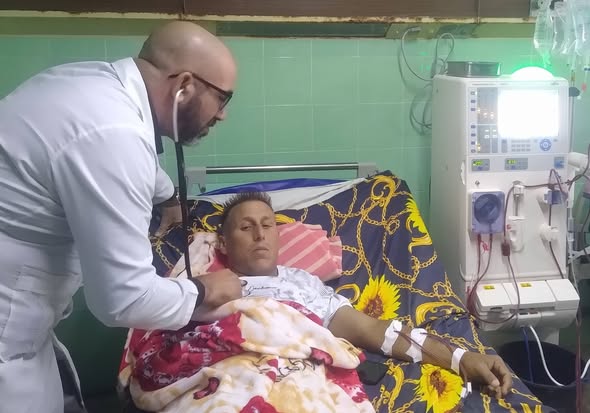 Ante el Bloqueo servicio de Nefrología de #LasTunas garantiza la mayor tasa de supervivencia y de recuperación de los pacientes #CubaPorLaSalud #TumbaElBloqueo <a href="/alibarrios1/">alibarrios</a> <a href="/dgslastunas/">Dirección General de Salud Las Tunas</a> <a href="/luisa_elena71/">Luisa Elena Rivera</a> <a href="/YamileydisMP/">Yamileydis Montoya</a> <a href="/YenimaD/">Yenima Díaz</a>