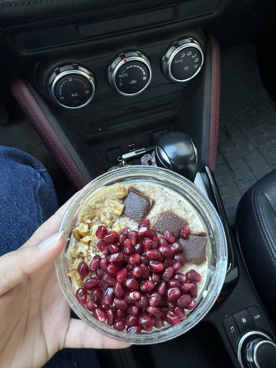 BeyzAlp_'s tweet photo. Spor motivasyonum burcualpin yulaf kasesidir 🤤 https://t.co/fc76cLz1GJ