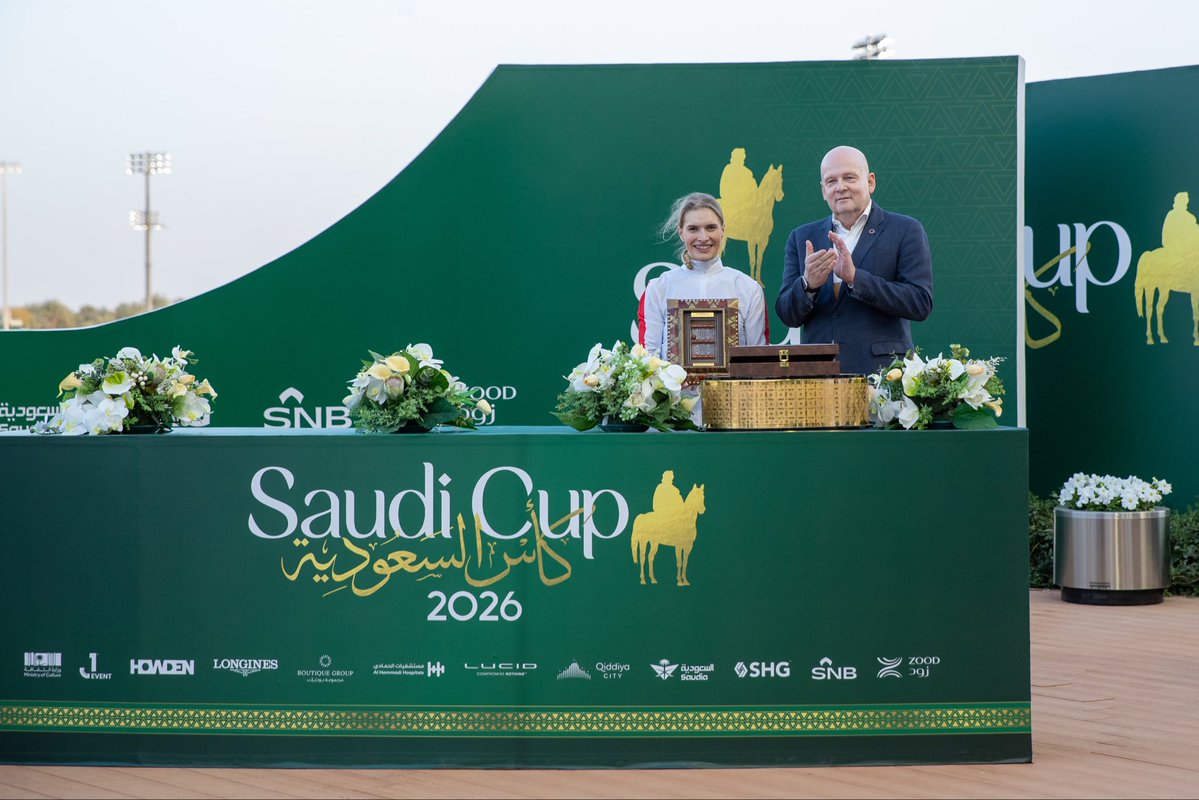 🔺️الأبيض يسطع في سماء الرياض ويحقق
 نجومية الجمعة في #كأس_السعودية 🏆🇸🇦
🔹️حي نباها 🔹️ابيه 🔹️قران ديسانس .
#البادوك