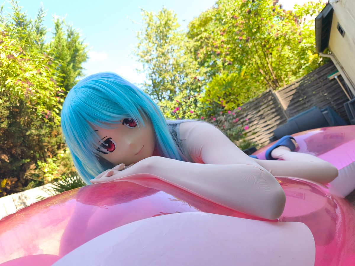 Seems like a lot of you loved the previous post, so let me give you another pic ~ 💙