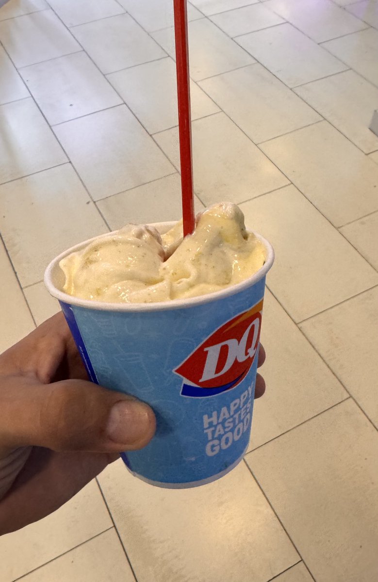 Que rica está la de mango pay, hijos de perra. Me la voy a acabar a puras chupadas.