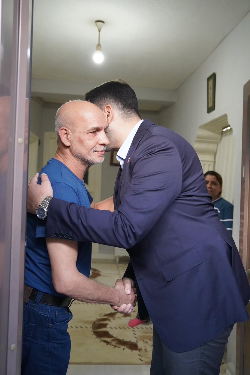 Geçtiğimiz hafta tribünden düşerek hayatını kaybeden Kocaelispor taraftarı Harda Kaçmaz’ın ailesine taziye ziyaretinde bulunduk.

Kardeşimize Allah’tan rahmet, ailesi ve Kocaelispor camiasına baş sağlığı diliyorum.