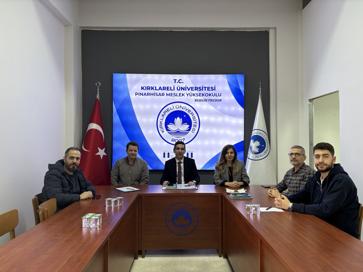 Pınarhisar Meslek Yüksekokulu Yüksekokul Yönetim Kurulu Toplantısı, yüksekokul yönetiminin katılımıyla gerçekleştirildi.

Toplantıda; akademik ve idari süreçler, eğitim-öğretim faaliyetleri, kalite çalışmaları ve önümüzdeki döneme ilişkin planlamalar ele alındı.