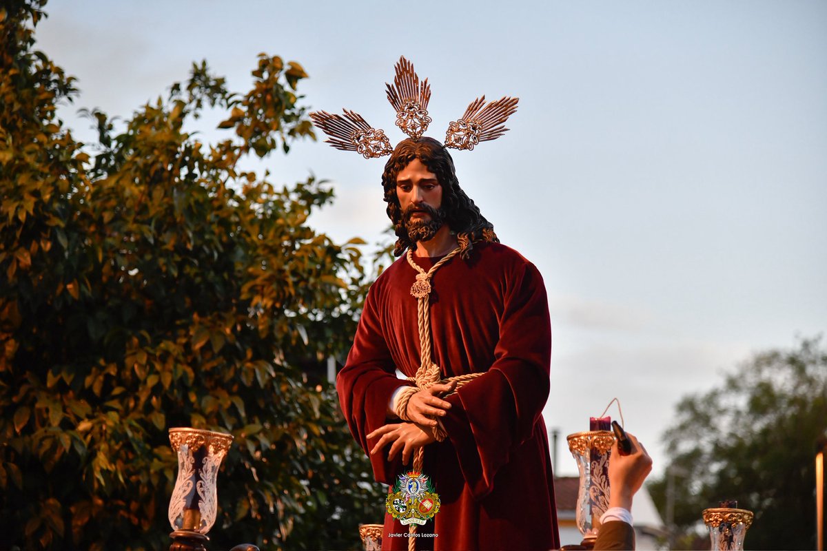#ViaCrucisConsuelo26 [19:20h] C/ Natación

3º Estación - Jesús cae por primera vez

La fragilidad humana, el peso del pecado, Cristo ofrece su fuerza para levantarse y
continuar.

“Por tu Consuelo redimiste a este mundo”