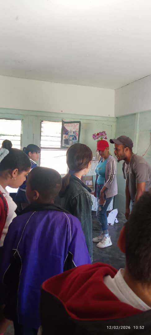 Se celebra la Actividad caracterizada :"RUMBÉATE"
protagonizada por el Instructor de Arte de la especialidad de DANZA  Roitman Villavicencio con educandos de la ESBEC : "Carlos M de Céspedes" Piedrecitas , preservando y rescatando nuestras más auténticas tradiciones
#CubaMined