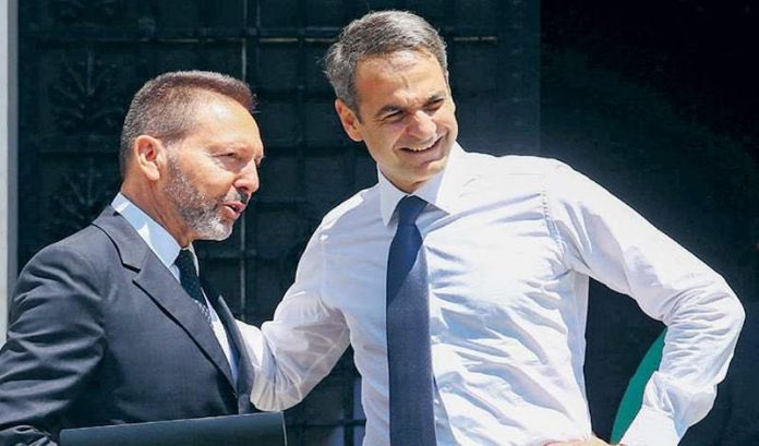 Marka2free's tweet photo. Ο #Στουρνάρας δεν παρενοχλεί ΝΔ και ΠΑΣΟΚ για τα χρέη τους στις τράπεζες που ξεπερνούν το 1δις€  και βρίσκονται υπό την εποπτεία της ΤτΕ και δεν μιλά για το πώς πέρασε η τράπεζα Αττικής στα χέρια του Εξάρχου.
Ξέρει ότι αν ξεπληρώσει γραμμάτια θα πάρει το αντίδωρο του.
Μποχα‼️ https://t.co/5xvREJVq8Z