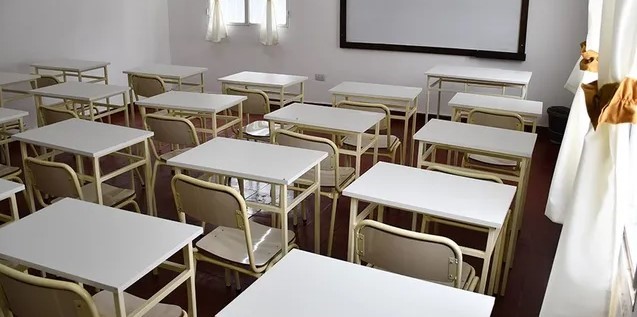 POR PRIMERA VEZ LOS DOCENTES SE LE PLANTAN A KICILLOF: AMENAZAN CON NO EMPEZAR LAS CLASES

La Federación de Educadores Bonaerenses (FEB), el segundo sindicato más importante detrás de Suteba, resolvió una medida de fuerza para el 2 de marzo, fecha prevista para el inicio del