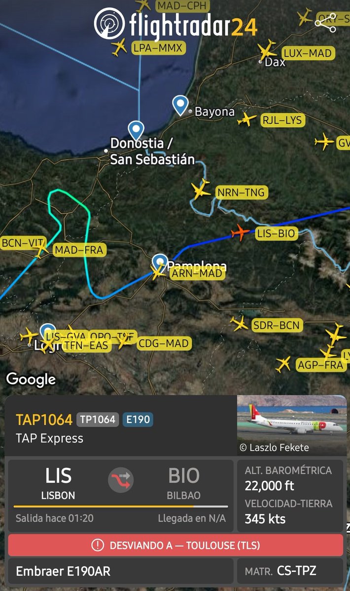 controladores's tweet image. Tarde complicada por la cizalladura en el aeropuerto de #Bilbao. 
Frustradas y desvíos a aeropuertos alternativos. 
#SafetyFirst