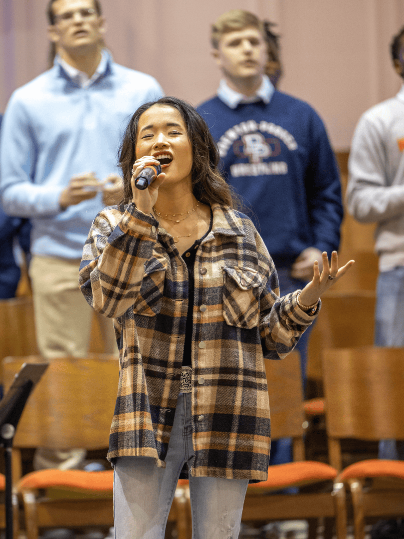 BrewtonParker's tweet photo. This week in chapel, Willie Ford shared from Matthew 22, reminding us how distractions and excuses can pull us away from God’s will.

The challenge: Who are we listening to?

Quiet the noise. Listen for His voice. Be ready to move when He speaks. 🙏 https://t.co/zl2HiqeeK6