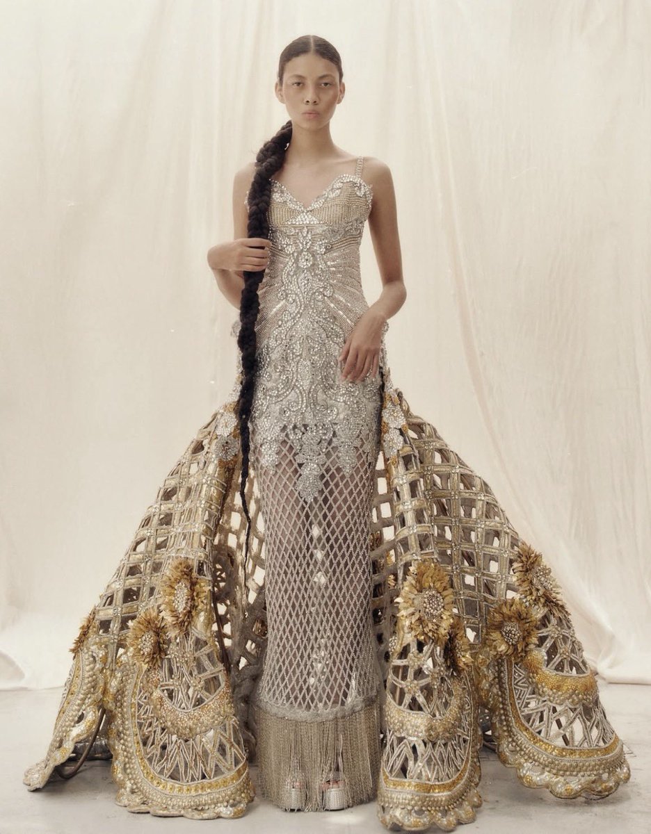 WonderMafe's tweet image. estoy enamorada de este momento de la historia en donde la industria de la moda reconoce por fin la importancia de nuestro legado cultural 🥹🤍 lo que sucede en el Carnaval de Barranquilla también hace parte de la historia de la moda colombiana y necesitamos reconocerlo más 🧚🏻‍♀️