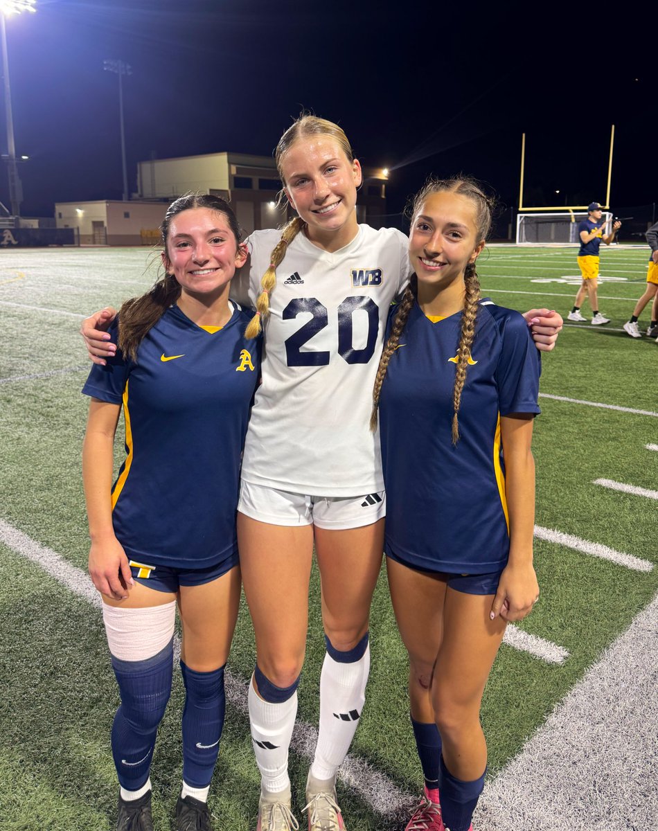 morgantyrakoski's tweet photo. Ended my high school soccer season this week. Ready to start playing again with my club #teamboca and putting in the work for next year @MiamiOH_Soccer 💪⚽️ https://t.co/N3PkDwAVo4