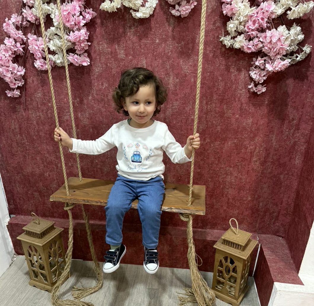 Üç aydır Eskişehir L Tipi'nde tutuklu olan ev hanımı Merve Saydan'ın eşi: 

“Salı günleri görüşe gidiyoruz. Üç yaşındaki oğlum sabah yedide kalkıyor, ‘Baba, bugün anneme gideceğiz değil mi? Asker abilere söyleyelim; beni aramasınlar. kKllarımı kaldırmak, ayakkabımı çıkarmak