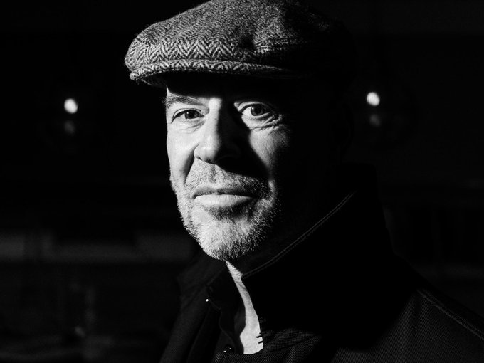 "En el enamoramiento, muchas veces les colocas a las personas de las que te enamoras unas cosas que son esencialmente tus deseos".

"Siempre me ha fascinado el universo femenino". #JuanDominguez ('Os he querido tanto') <a href="/iamthecosmos/">Juan Dominguez</a>  <a href="/bibliocronicas/">Celso Varela</a> <a href="/JeosmPhoto/">JEOSM #thetrueshoot</a> <a href="/zendalibros/">Zenda</a>