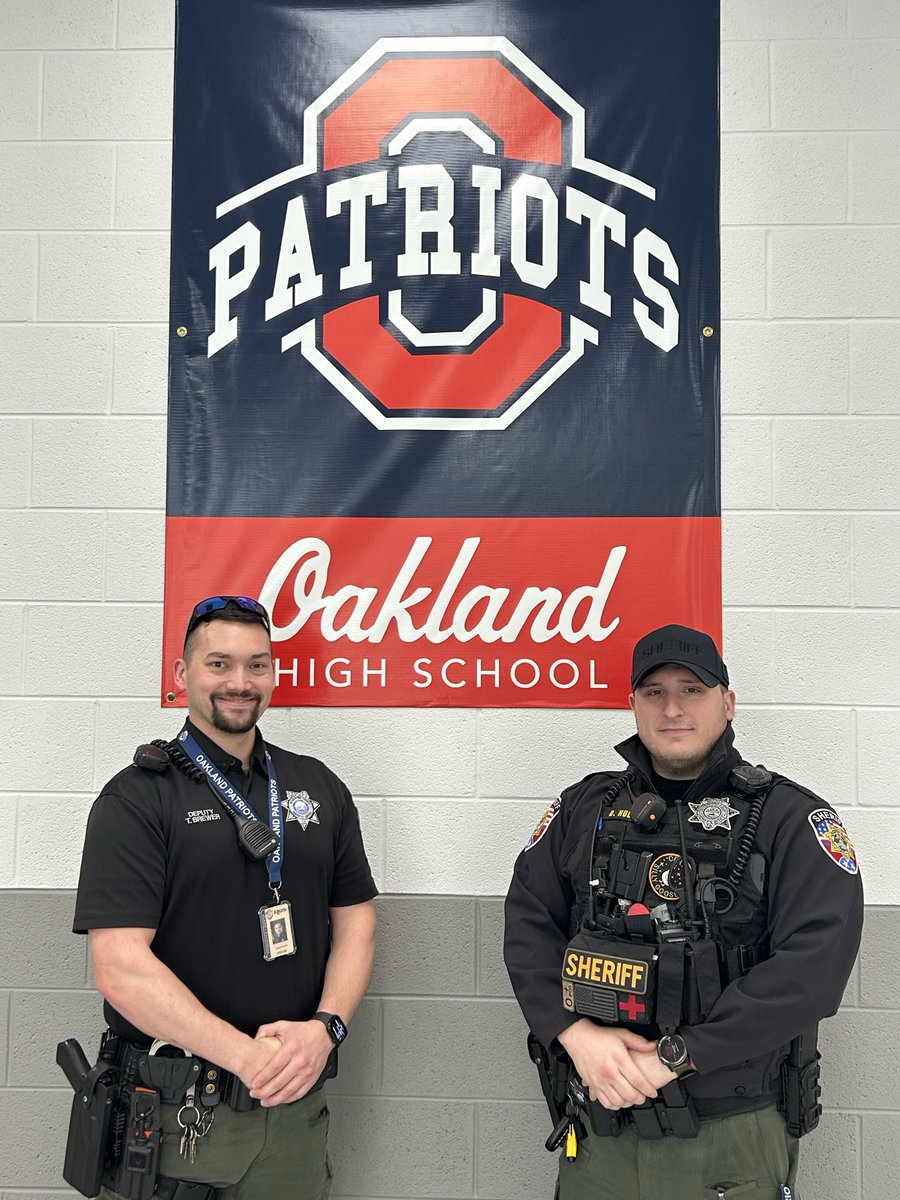 OaklandRCS's tweet photo. National SRO day is Feb 15. We would like to recognize and thank our @OaklandRCS SROs for keeping a safe school environment and developing positive relationships with our students! Thank you to our Patriot Officers Brewer and Huling @rucoschools @RCTNSheriff #onceapatriot https://t.co/qBmV5rzHYZ
