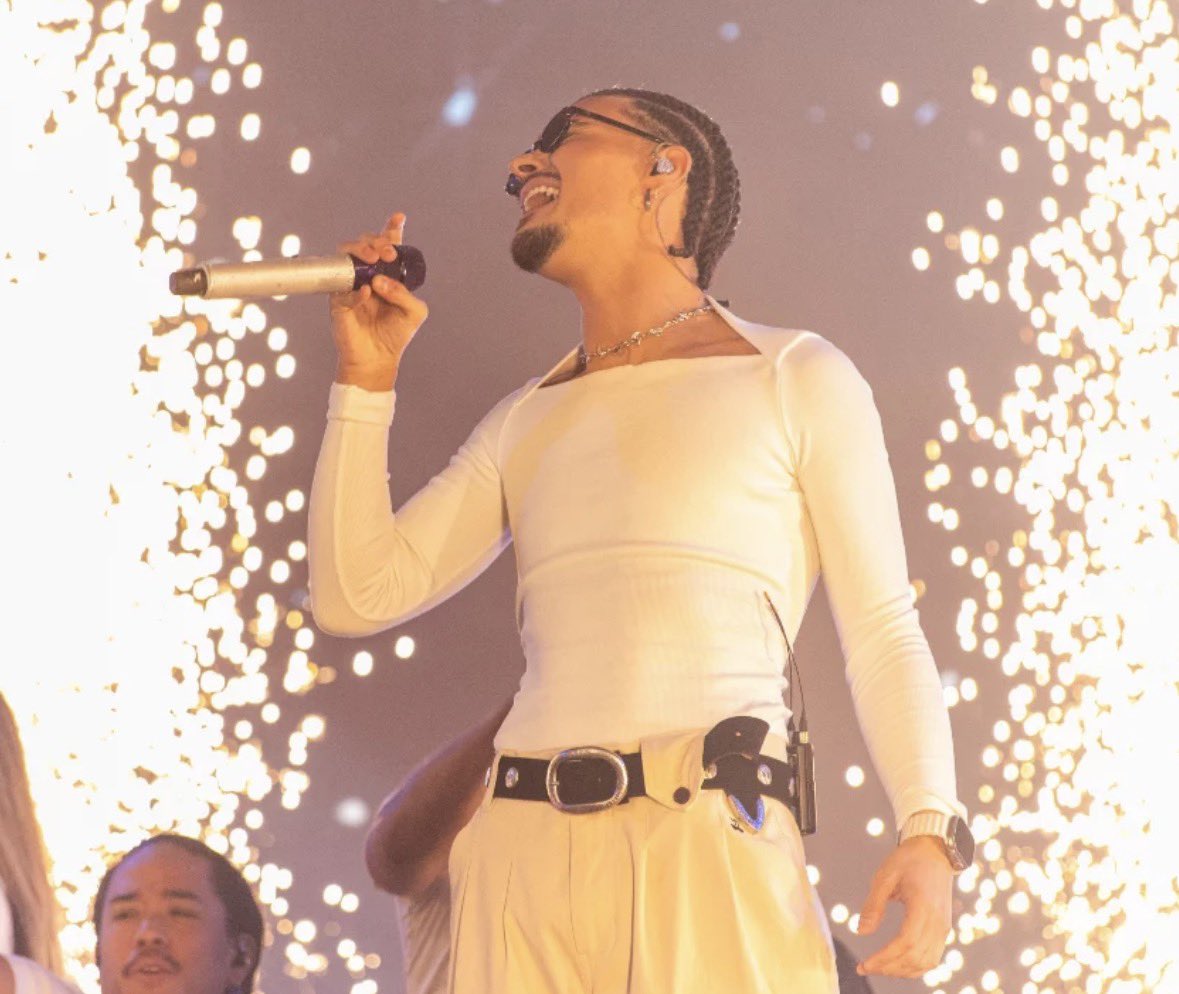 pozzicandela's tweet photo. Pfff que sigo viendo en bucle lo que fue esa presentacionnnn, que locura por dioooooos, no podes cantar así, van a seguir pasando los años y voy a seguir con los pelos de puntaaaaaaa 🥹🥹❤️ https://t.co/KYD0e7fG0a