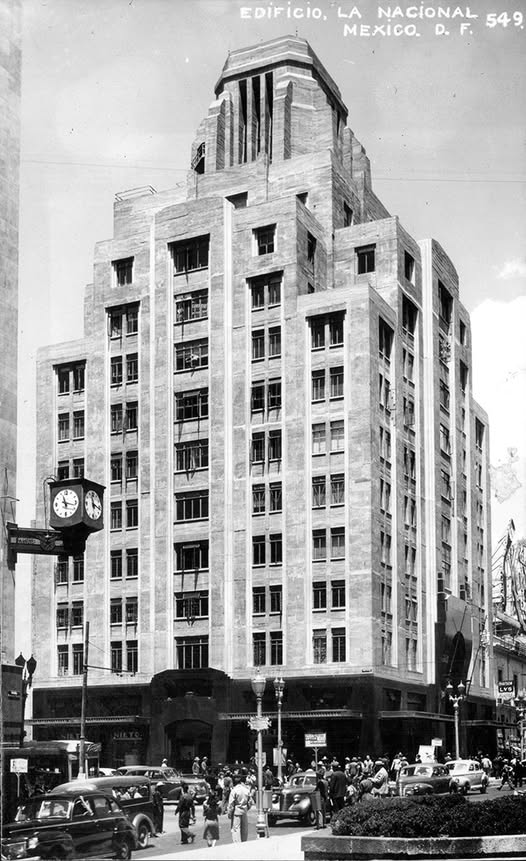 Centro_CDMX's tweet photo. En la esquina de las avenidas Juárez y San Juan de Letrán, hoy Eje Central, se ubican las inmediaciones del edificio de la aseguradora La Nacional, obra de Manuel Ortiz Monasterio, Bernardo Calderón y Luis Ávila. Fue uno de los primeros rascacielos de la capital.
¿#SabíasQué? https://t.co/p0VPESlehG