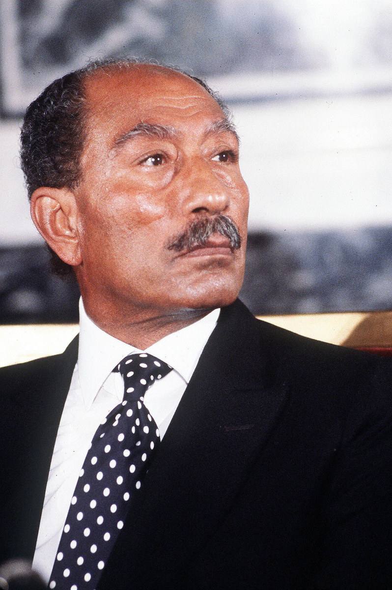 sam___uel's tweet photo. انور سادات: « محمدرضاشاه مردی بود که شکستش، پیروزی‌اش رو بزرگتر کرد.»  #تاریخ https://t.co/1rA2rnL8aW