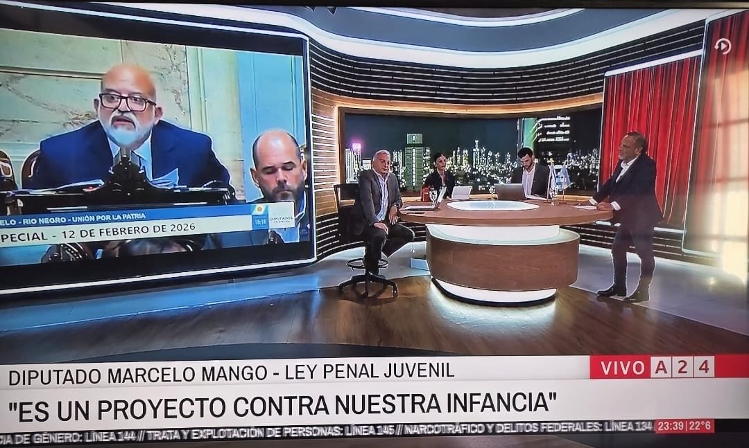MarceloMango's tweet photo. Estar de este lado de la vida, enfrente de @angeletchecopar , nos indica que estamos por el camino correcto. Nos define. Gracias Baby! 😉☝️ https://t.co/znGzhFDmno