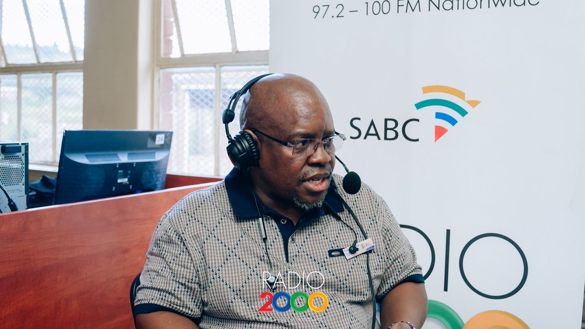 Radio2000_ZA's tweet photo. #BetterTogether | Lehentse Seekoei - Chief Education Specialist, Sciences and Technology at the Free State Department of Education.📍 LIVE from Koali Secondary School in Makgalaneng Village, QwaQwa, Free State! #BetterTogether #SABCCSI #Radio2000 https://t.co/F43ZKXOUiP