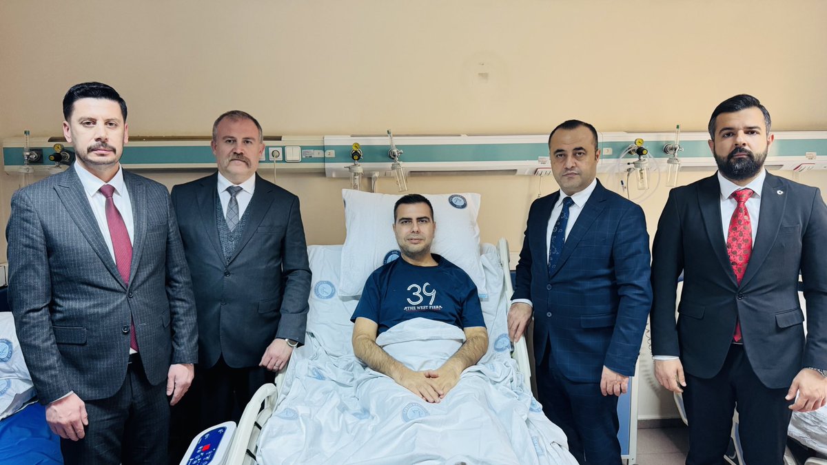 Ülkü Ocakları Eğitim ve Kültür Vakfı Genel Başkan Yardımcımız Sayın Oğuzhan Karamık bey’i; İl Başkanı Başdanışmanımız Sayın Prof. Dr. Ali Ümit Yener, İlçe Başkan Yardımcımız Sayın Murat Temizel, Belediye Meclis Üyemiz Sayın Ramazan Şenoğlu ile birlikte tedavi gördüğü hastanede