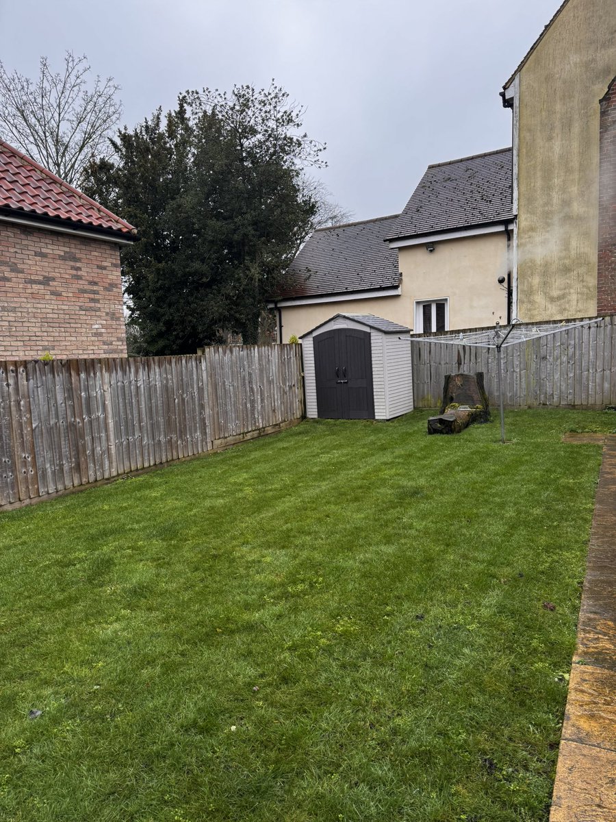 DH_Maintenance's tweet image. Was a bad #forecast today only fine rain - so able to get bits done 👍 a morning spent #aerating lawns - the #communal lawn is #hanginginthere 👍