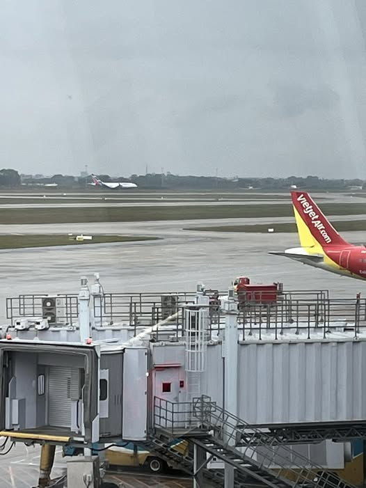 FlconEYES's tweet photo. CU-T1250 #IL96 de #Cubanadeaviacion con @BrunoRguezP el canciller y un séquito de 100 pax, permanece en #Kenya, #Mombasa
Avión visto por spotter.
Todos los derechos de la foto a su autor: https://t.co/ptRutjFTJw https://t.co/DY4CiNg9Kn
