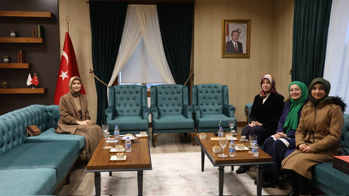 Bingöl Valisi Savin Cahit ÇELİK'in kıymetli eşi Nermin ÇELİK hanımefendi, Temsilcimiz Öğr. Gör. Merve ÇELİK ve Yürütme Kurulu üyelerimiz tarafından ziyaret edildi. 
Nazik kabulleri için Nermin Hanımefendi'ye teşekkür ederiz.
<a href="/bingolvaliligi/">T.C. Bingöl Valiliği</a> 
<a href="/kademorgtr/">KADEM</a>