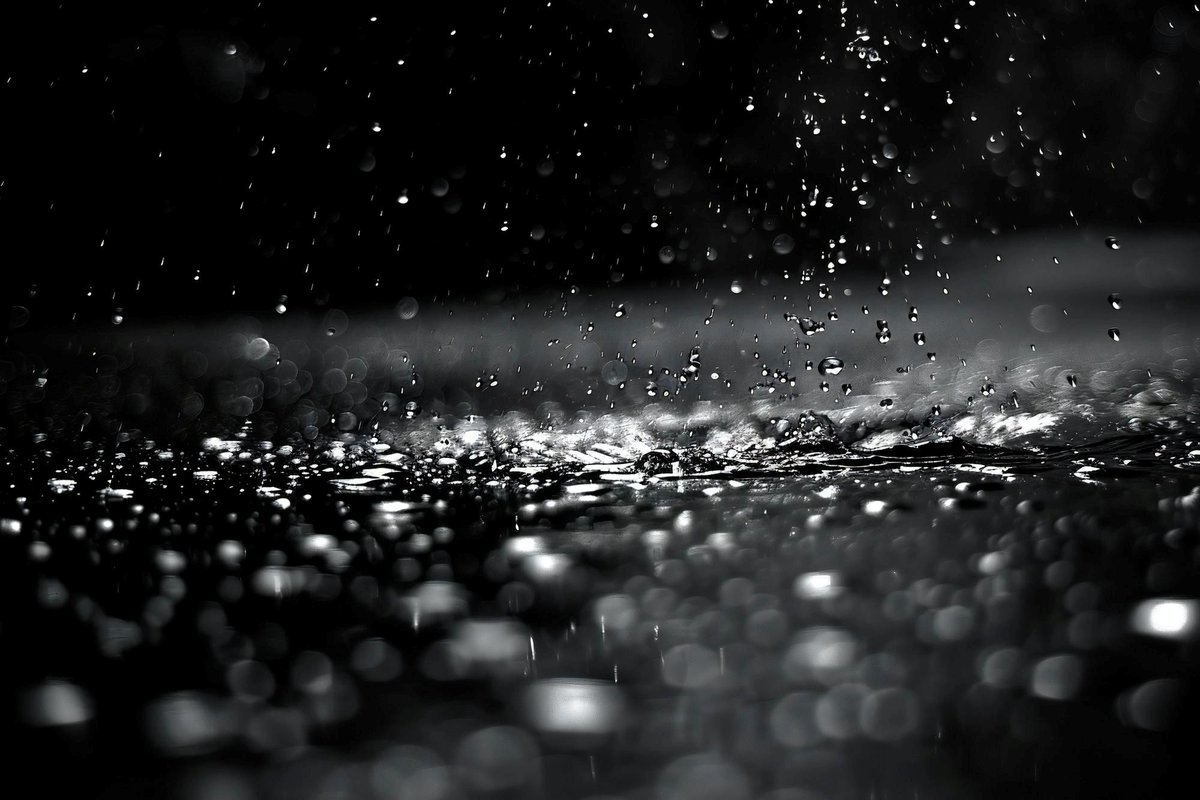 Yağmur, İsmet Özel şiirinde sadece bir doğa olayı değil; ontolojik bir sığınak, melankolik bir hafıza ve anne imgesine açılan karanlık bir kapı…

Nuri Sel yazdı. 

“İsmet Özel Şiirinde Ontolojik Bir Sığınak ve Melankolik Bir Hafıza Olarak Yağmur” yayında

hurvemustakil.com/tahlil/ismet-o…