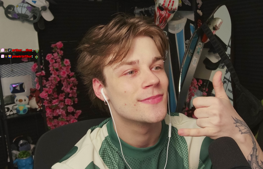 LIVE HOJE 17H NA TWICH&amp;KICK

YAPYAP COM CALI, BASTET, BAGI E BEA 🧙‍♂️

DEPOIS COMEÇA A CAMPANHA DE BALDUR's GATE RP COM O INCIDENTE 💀