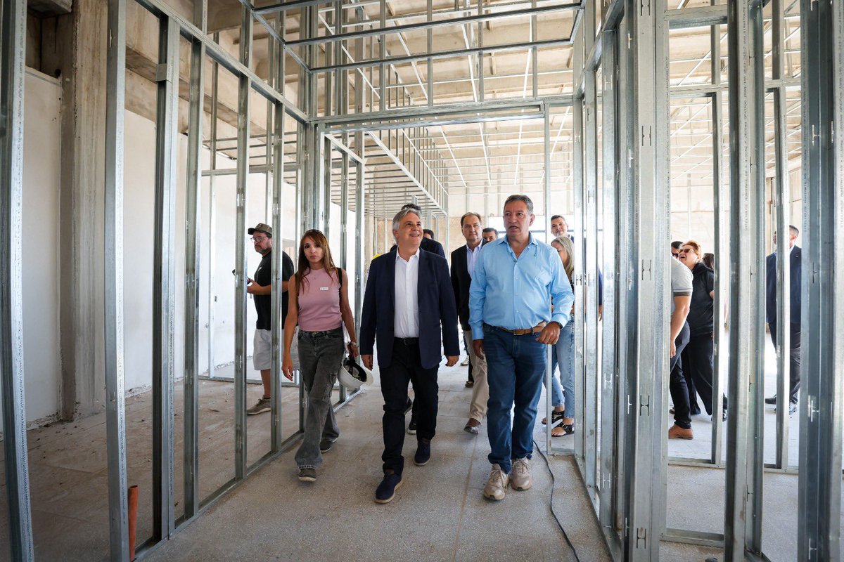 Para nosotros la #educación es un tema central. Lo venimos demostrando con hechos, con inversión y con una decisión política clara: federalizar la educación universitaria para que el talento llegue a cada rincón de nuestra provincia.

Hoy recorrimos el avance de obra de la sede