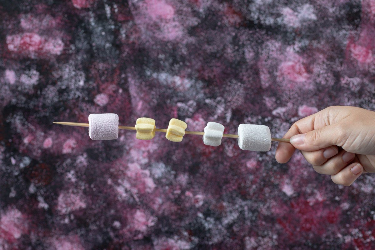 "Ne benlik ne kendilik;
...
Sen, kendin ve hakikatin..."

Kâbusnâme-yi Ays IV, Aysun E. yazdı.

hurvemustakil.com/hikaye/kabusna…