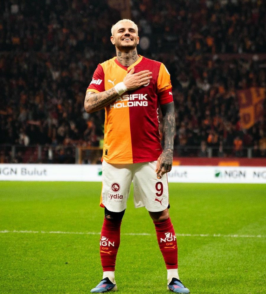 galataloveonly's tweet photo. Sen devamlı partiye katıl kral.. 
Çok büyüksün...
Hat-trick Mauro Icardi 💛❤️ https://t.co/U6eJ2BbmJ6
