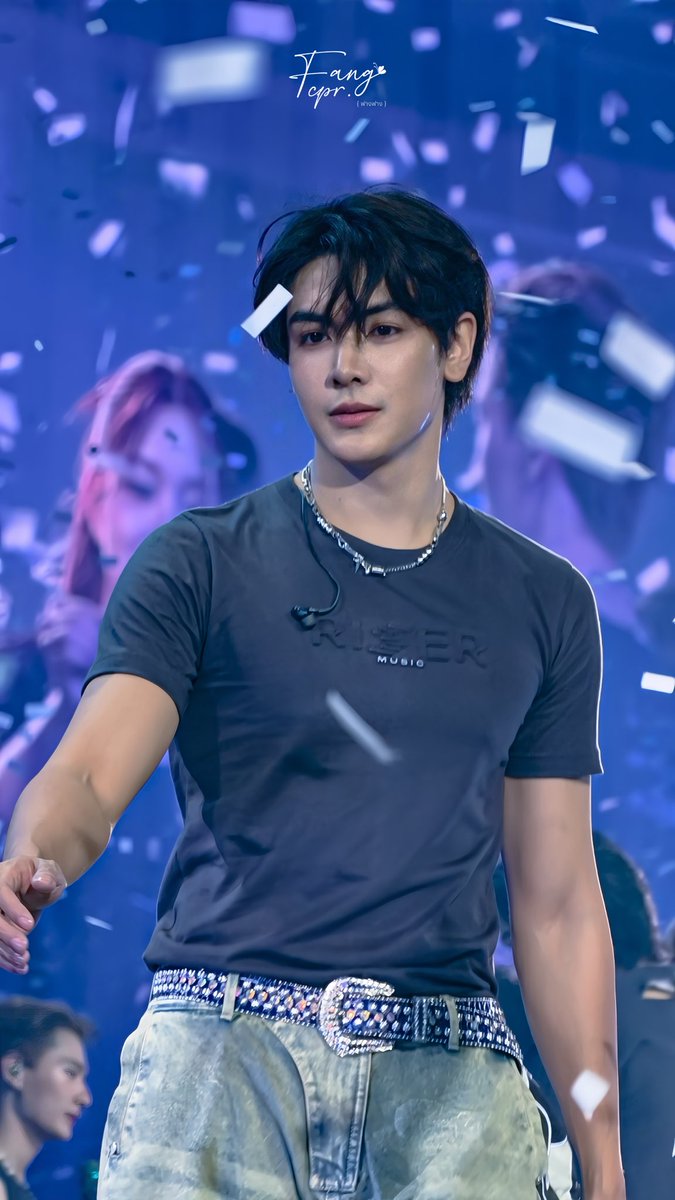 fangcpr's tweet photo. นี่ให้เลยล่ะ ความหล่อของจุงอาเชนน่ะ 
มีรถให้รถ มีบ้านให้บ้าน จุงจะเอากี่บาทดีครับ🥹😭🤍✨

JASPER KINDLED FIRSTRISE   

#RISERCONCERTD1
#JoongArchen @ChenRcj https://t.co/oO9t69wO5g
