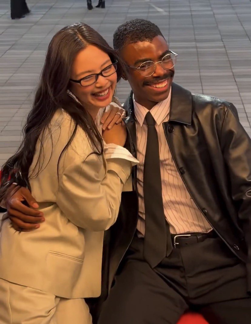 MOOOVE MAN MOVE🤬

JENNIE AT CALVIN KLEIN
#JennieWearsCalvin #NYFW2026 #NYFW <a href="/jennierubyjane/">JENNIE</a> <a href="/CalvinKlein/">calvinklein</a>