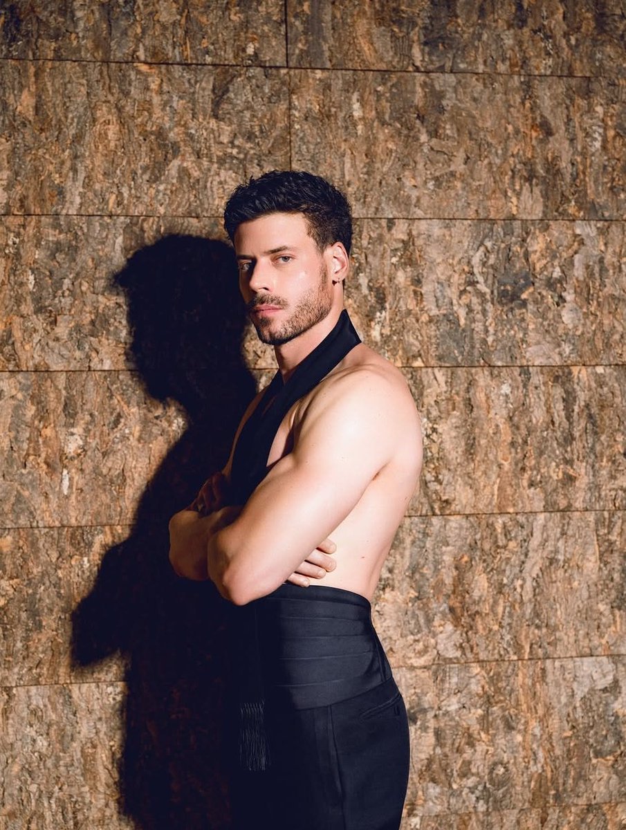 violently crying, screaming, shaking, throwing up, pulling out my hair, bashing my head into the wall and going apeshit. all thanks to you, François <3