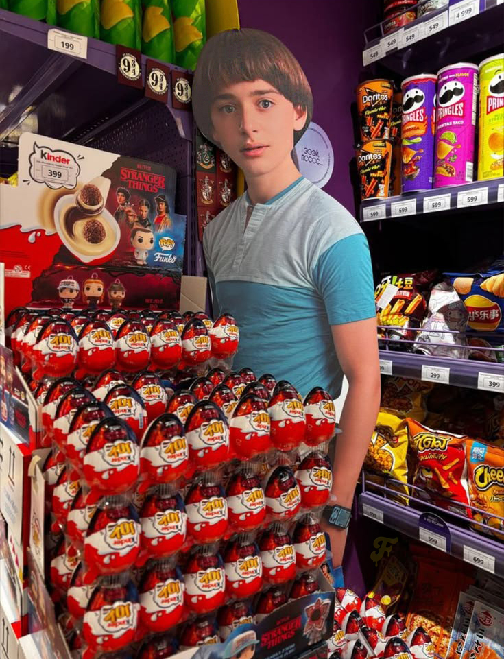 messedupfoods's tweet image. why he lookin at me like that